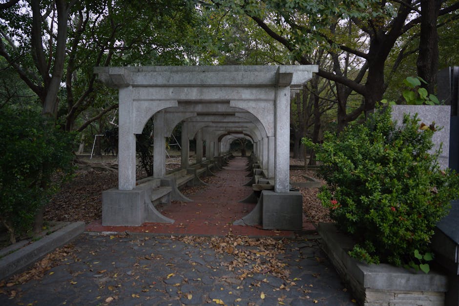 男士將2h2d噴劑放入臥室床頭抽屜內